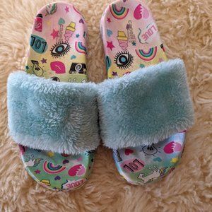 Capelli Kids Fuzzy Slippers size Youth  3/4